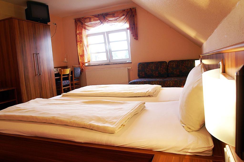 Fraenkischer Gasthof Lutz Giebelstadt Room photo