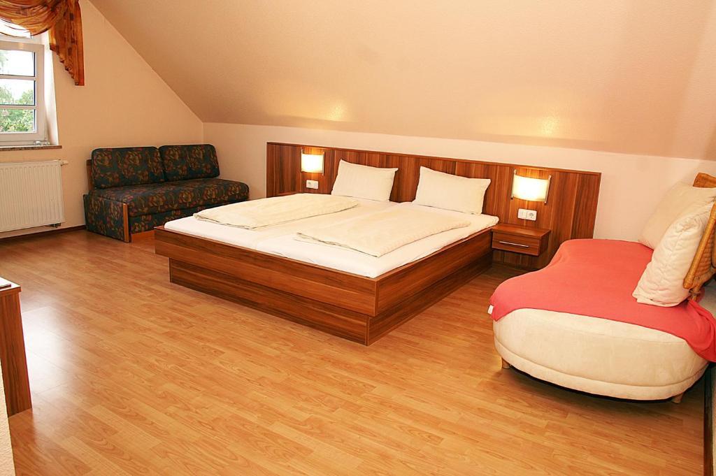 Fraenkischer Gasthof Lutz Giebelstadt Room photo