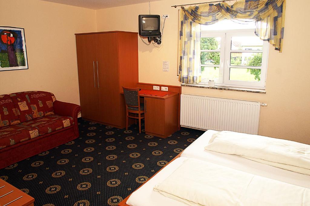 Fraenkischer Gasthof Lutz Giebelstadt Room photo