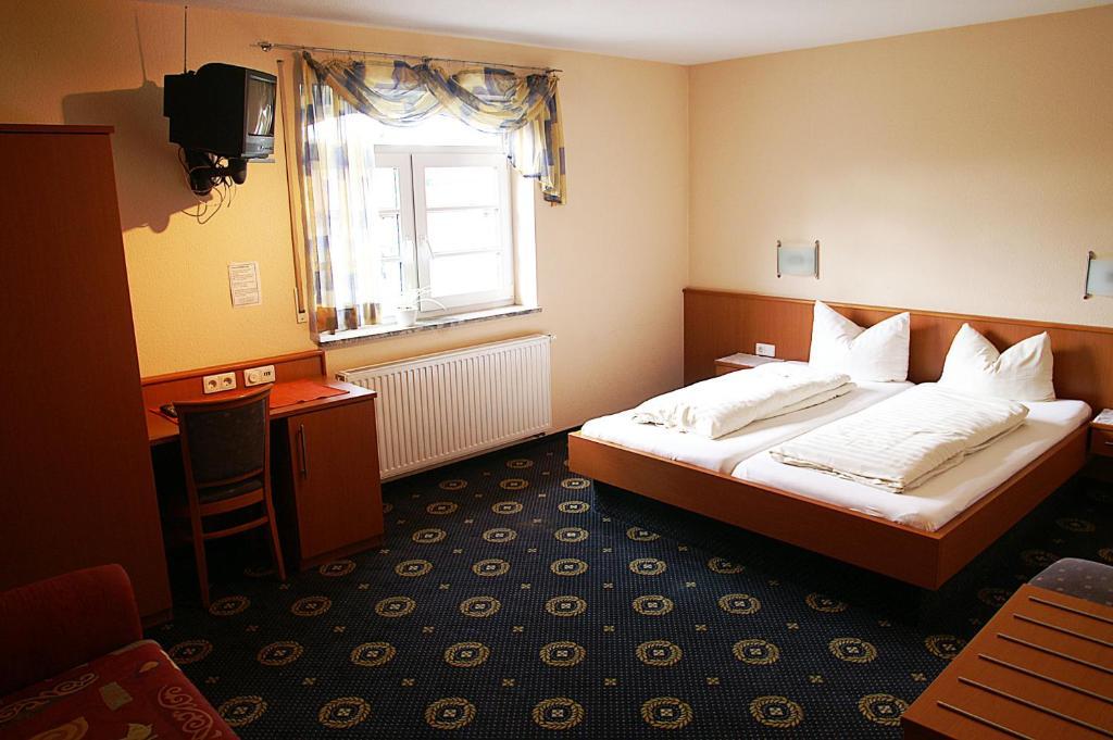 Fraenkischer Gasthof Lutz Giebelstadt Room photo
